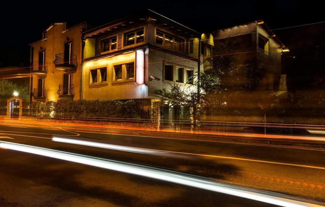 Hotel Vila Hayat サラエヴォ エクステリア 写真